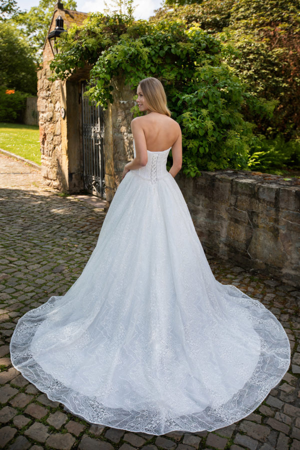 Miss Germany Kollektion 2020 ivory Brautkleid Carolina MGB44 2 Angelex Princess Das Hochzeitshaus Singen