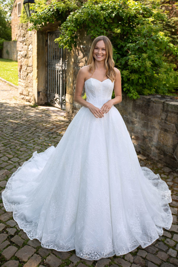 Miss Germany Kollektion 2020 ivory Brautkleid Carolina MGB44 3 Angelex Princess Das Hochzeitshaus Singen