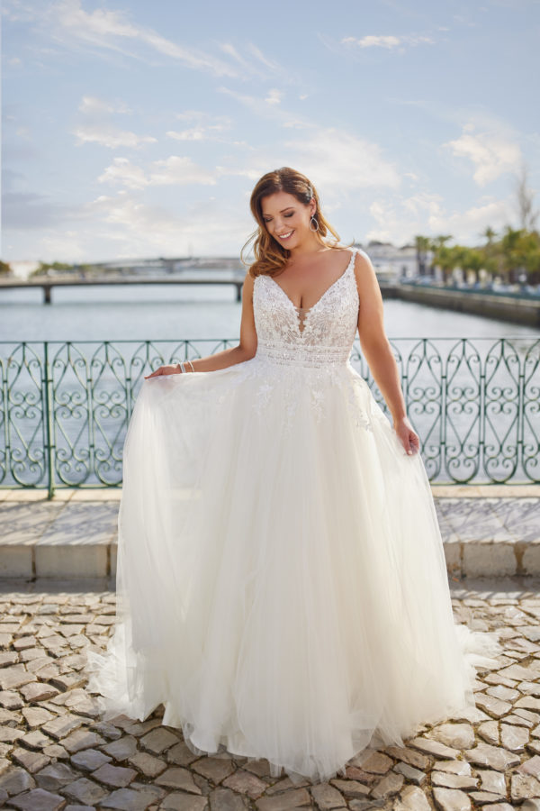 Tres Chic 2023 Brautkleid ME 23313 f Angelex Princess Brautmode Singen