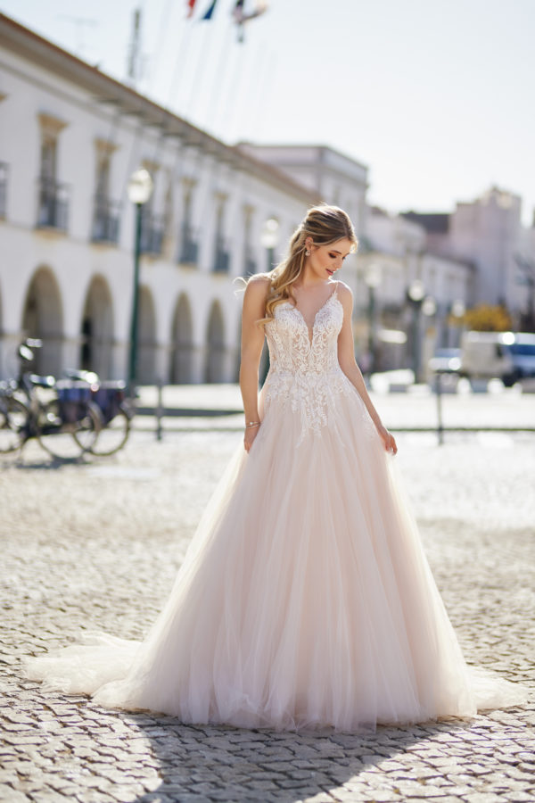 Tres Chic 2023 Brautkleid TC 23207 f Angelex Princess Brautmode Singen