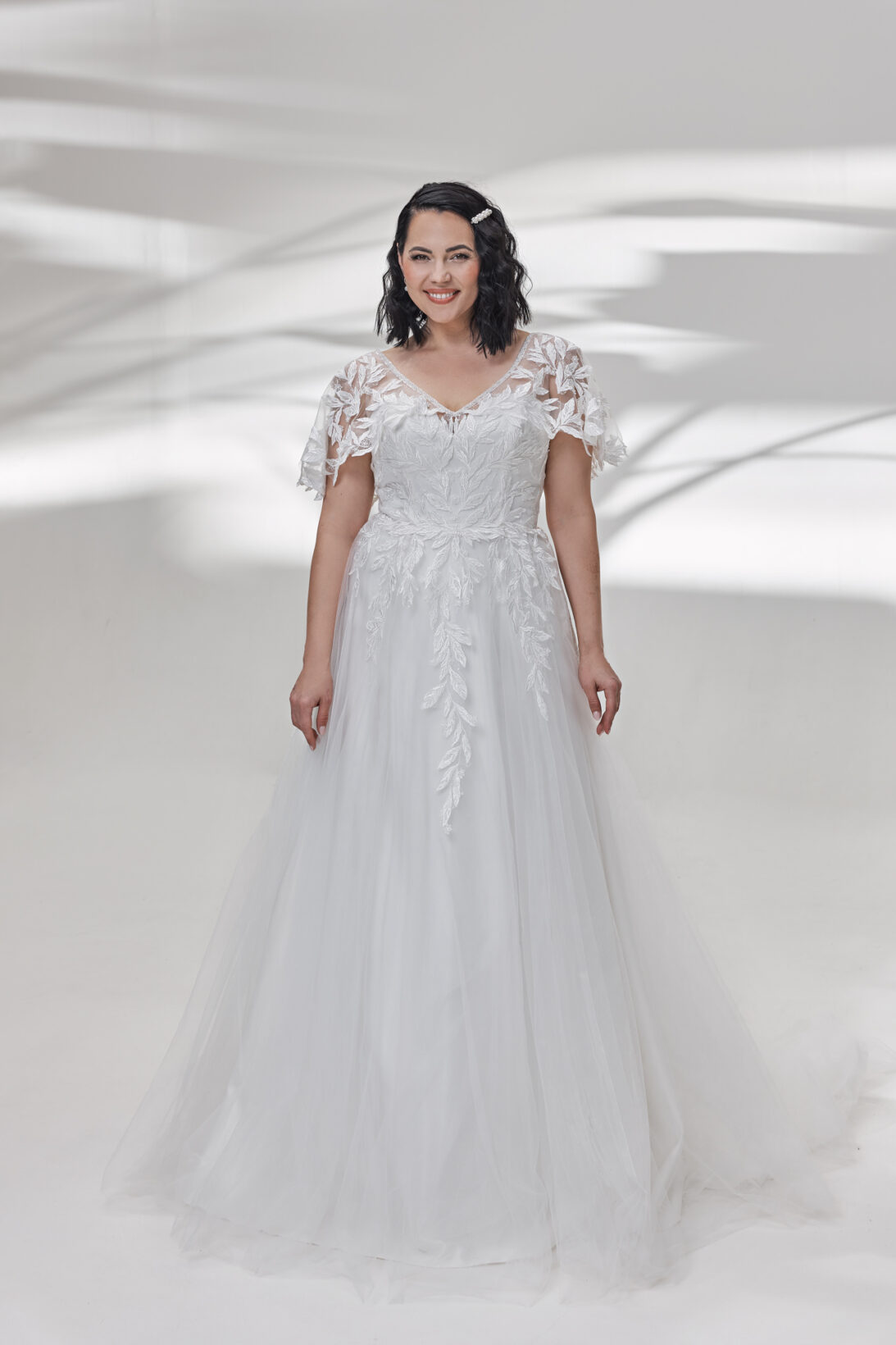 Molly Monroe by Lohrengel Kollektion 2025 Curvy Brautkleid LB533 1 Plus Size Brautkleid Angelex Princess Hochzeitshaus Brautmode Singen
