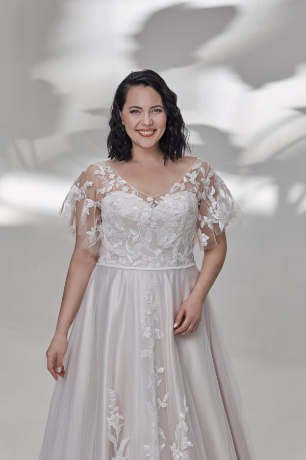 Molly Monroe by Lohrengel Kollektion 2025 Curvy Brautkleid LB534 2 Plus Size Brautkleid Angelex Princess Hochzeitshaus Brautmode Singen