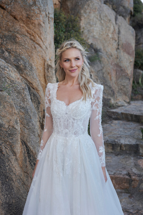 Amera Vera 2024 ivory Brautkleid B2414 (1) Angelex Princess das Hochzeitshaus Brautmode in Singen
