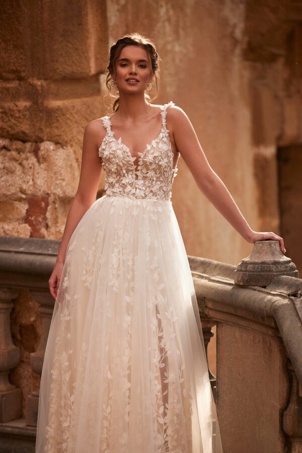 Dama Couture 2024 ivory Brautkleid Sanah dama couture 1 Angelex Princess das Hochzeitshaus Brautmode in Singen