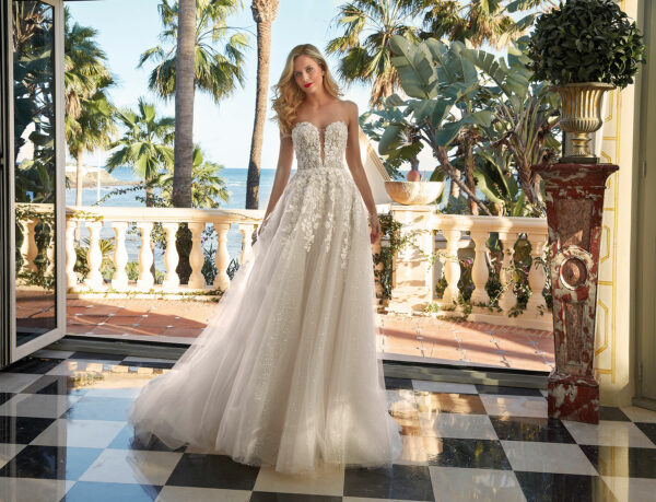 Demetrios 2024 ivory Brautkleid 1224 2 Angelex Princess das Hochzeitshaus Brautmode in Singen