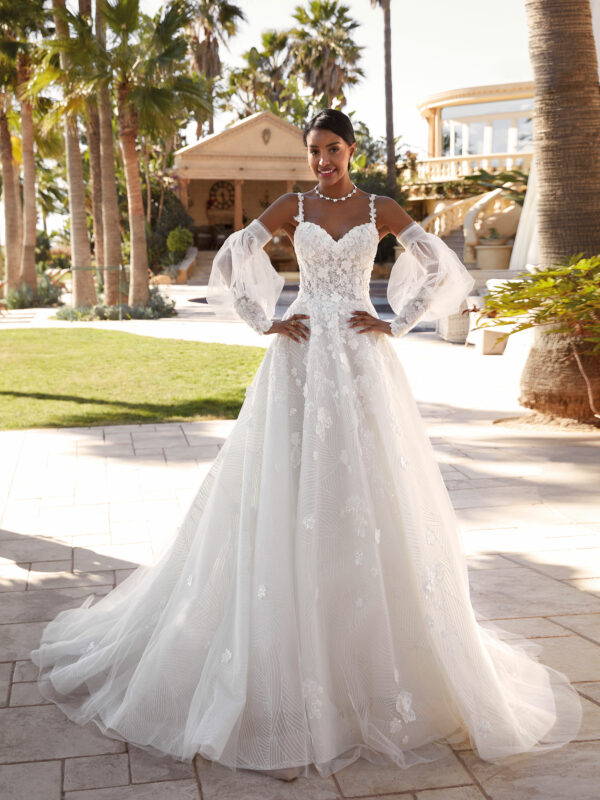 Demetrios 2024 ivory Brautkleid 1245 2 Angelex Princess das Hochzeitshaus Brautmode in Singen