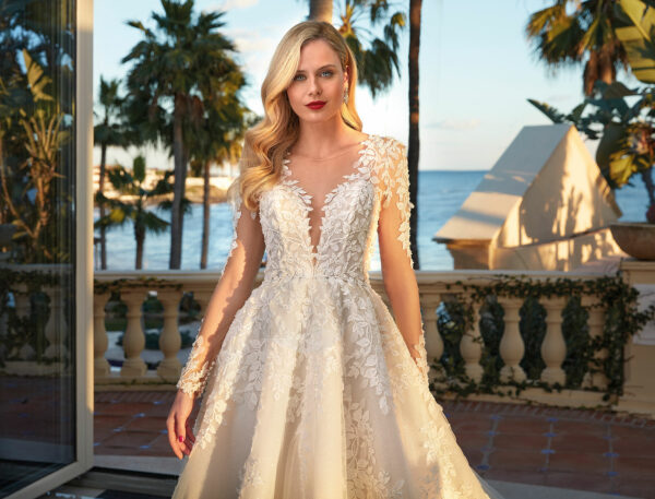 Demetrios 2024 ivory Brautkleid 1247 2 Angelex Princess das Hochzeitshaus Brautmode in Singen