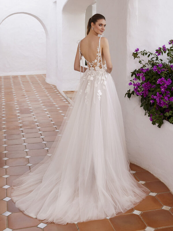 Enzoani Love 2024 ivory Brautkleid 24 Love PRO CLOVER Bac Web Angelex Princess das Hochzeitshaus Brautmode in Singen