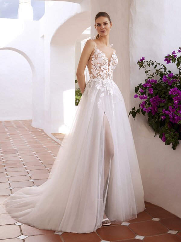 Enzoani Love 2024 ivory Brautkleid 24 Love PRO CLOVER Fro Web 1 (1) Angelex Princess das Hochzeitshaus Brautmode in Singen