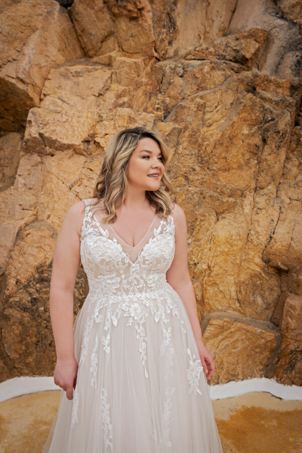 Lohrengel Molly Monroe 2024 Curvy Plus Size Brautkleid LB204 (2) Angelex Princess das Hochzeitshaus Brautmode in Singen