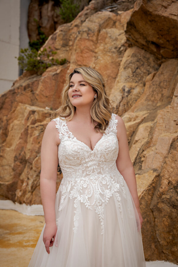 Lohrengel Molly Monroe 2024 Curvy Plus Size Brautkleid LB223 (2) Angelex Princess das Hochzeitshaus Brautmode in Singen