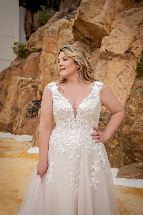 Lohrengel Molly Monroe 2024 Curvy Plus Size Brautkleid LB229 (2) Angelex Princess das Hochzeitshaus Brautmode in Singen