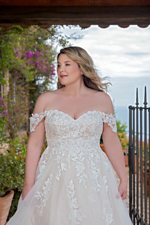 Lohrengel Molly Monroe 2024 Curvy Plus Size Brautkleid LB231 (2) Angelex Princess das Hochzeitshaus Brautmode in Singen