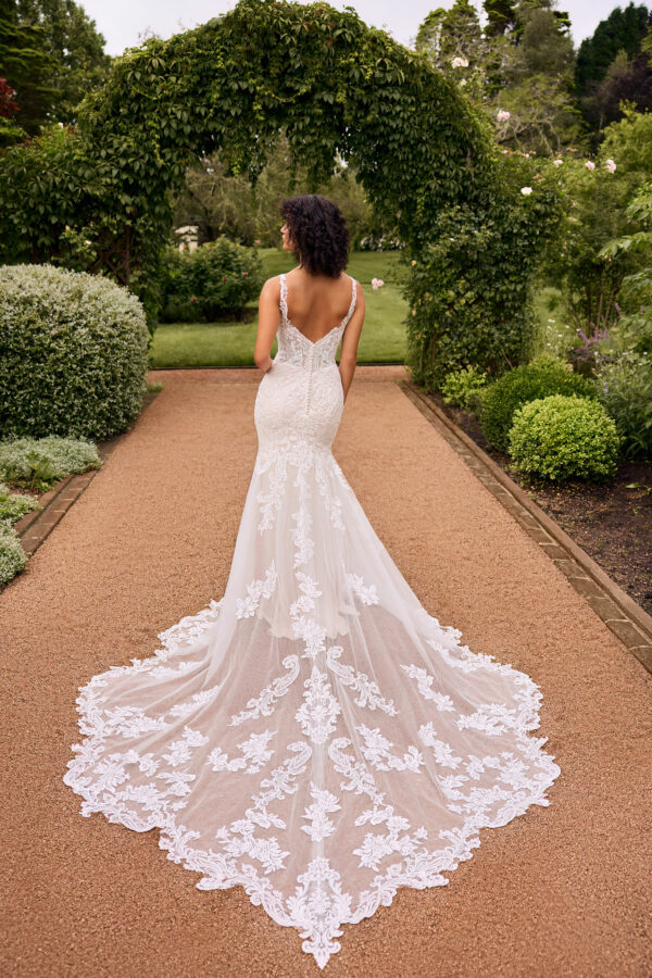 Mon Cheri Bridals 2024 Brautkleid Y3130 F23 Campaign Back Angelex Princess das Hochzeitshaus Brautmode in Singen
