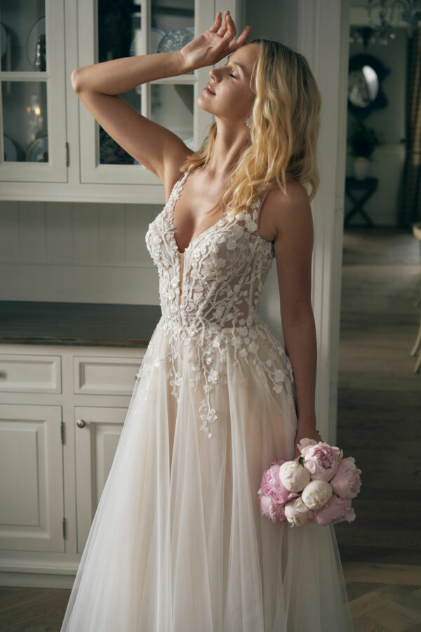 annais ola la 2024 ivory Brautkleid Romina front Angelex Princess das Hochzeitshaus Brautmode in Singen